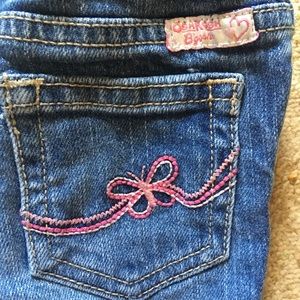 OshKosh B'gosh Bottoms - 3/$18 OshKosh B’gosh 2T girl jeans Embroidered OshKosh B'gosh Bottoms - 3/$18 OshKosh B’gosh 2T girl jeans Embroidered